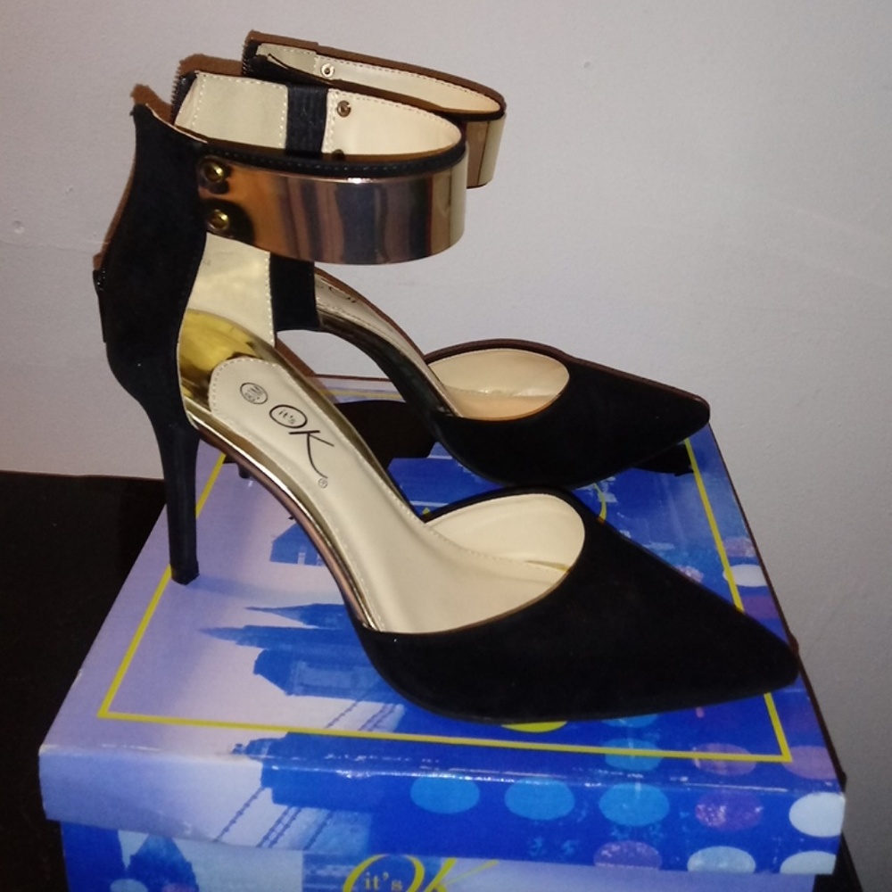 Pointed toe heel